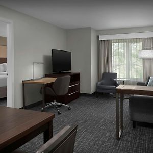 One-Bedroom Queen Suite